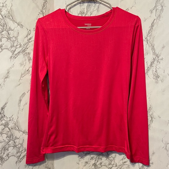 ✨ BOGO 50% Off ✨ Danskin Now Long-Sleeve Workout Shirt - Small - Picture 2 of 6
